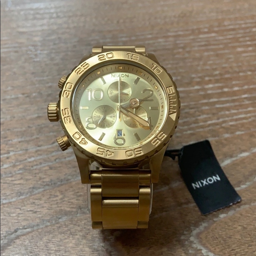 Nixon 42-20 Chrono Gold Unique Watch